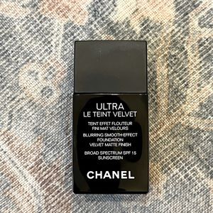 CHANEL Ultra Le Tient